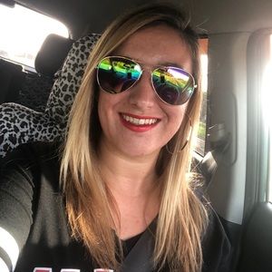 Meet your Posher, Nicole